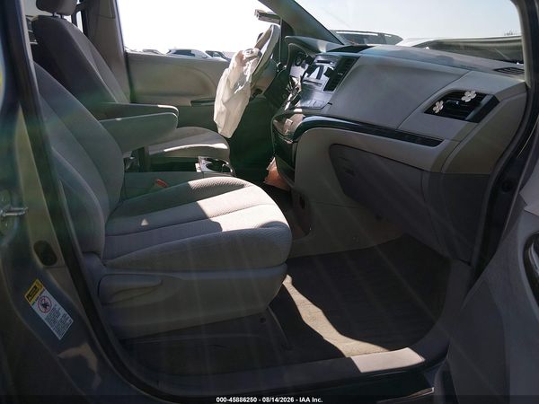 2013 TOYOTA SIENNA LE V6 8 PASSENGER — I5