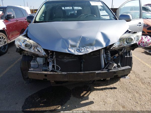 2013 TOYOTA SIENNA LE V6 8 PASSENGER — I6