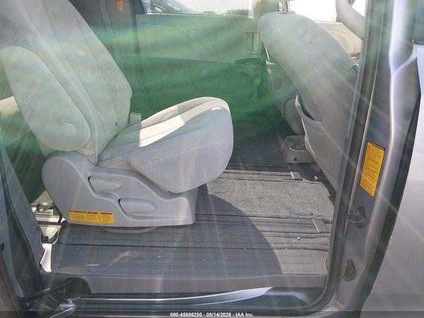 2013 TOYOTA SIENNA LE V6 8 PASSENGER — I8