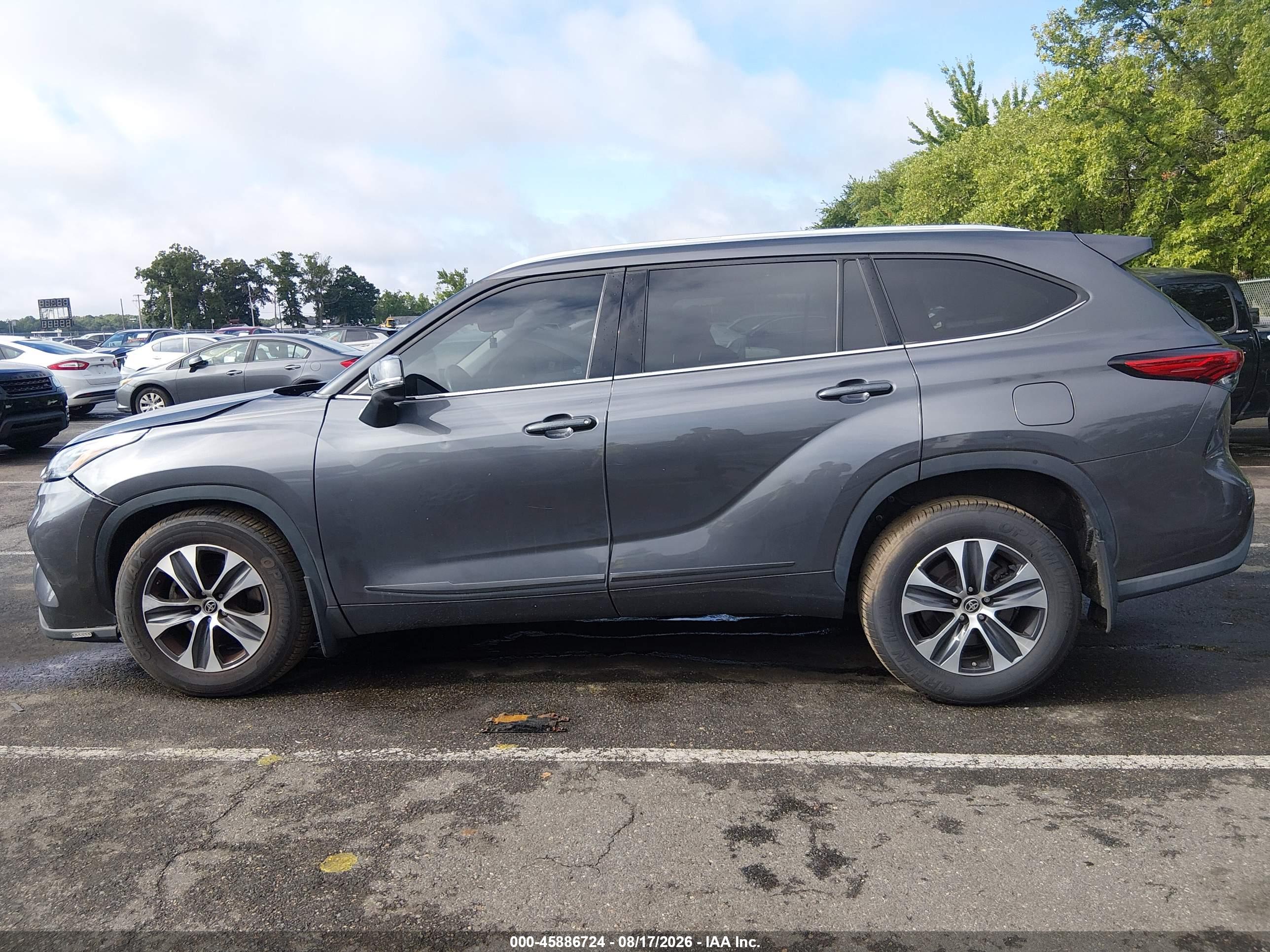 2021 TOYOTA HIGHLANDER XLE