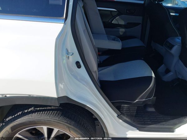 2019 TOYOTA HIGHLANDER LE