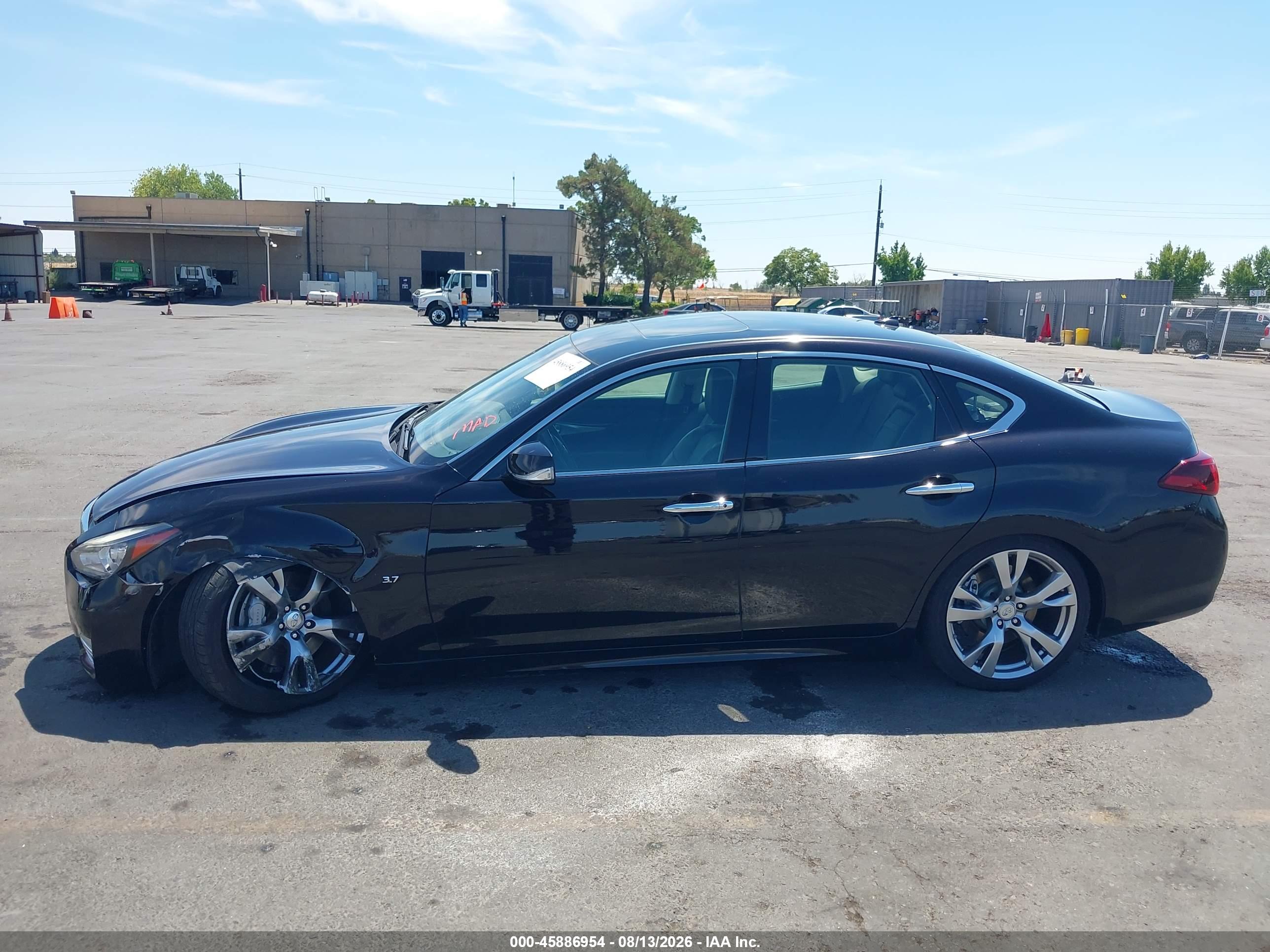 2016 INFINITI Q70 3.7