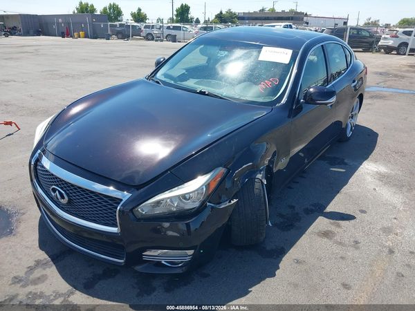 2016 INFINITI Q70 3.7