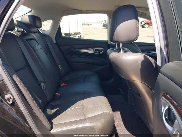 2016 INFINITI Q70 3.7