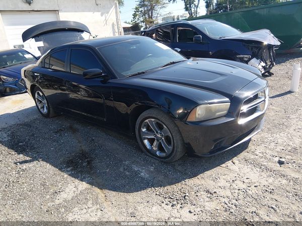 2013 DODGE CHARGER SXT — I1