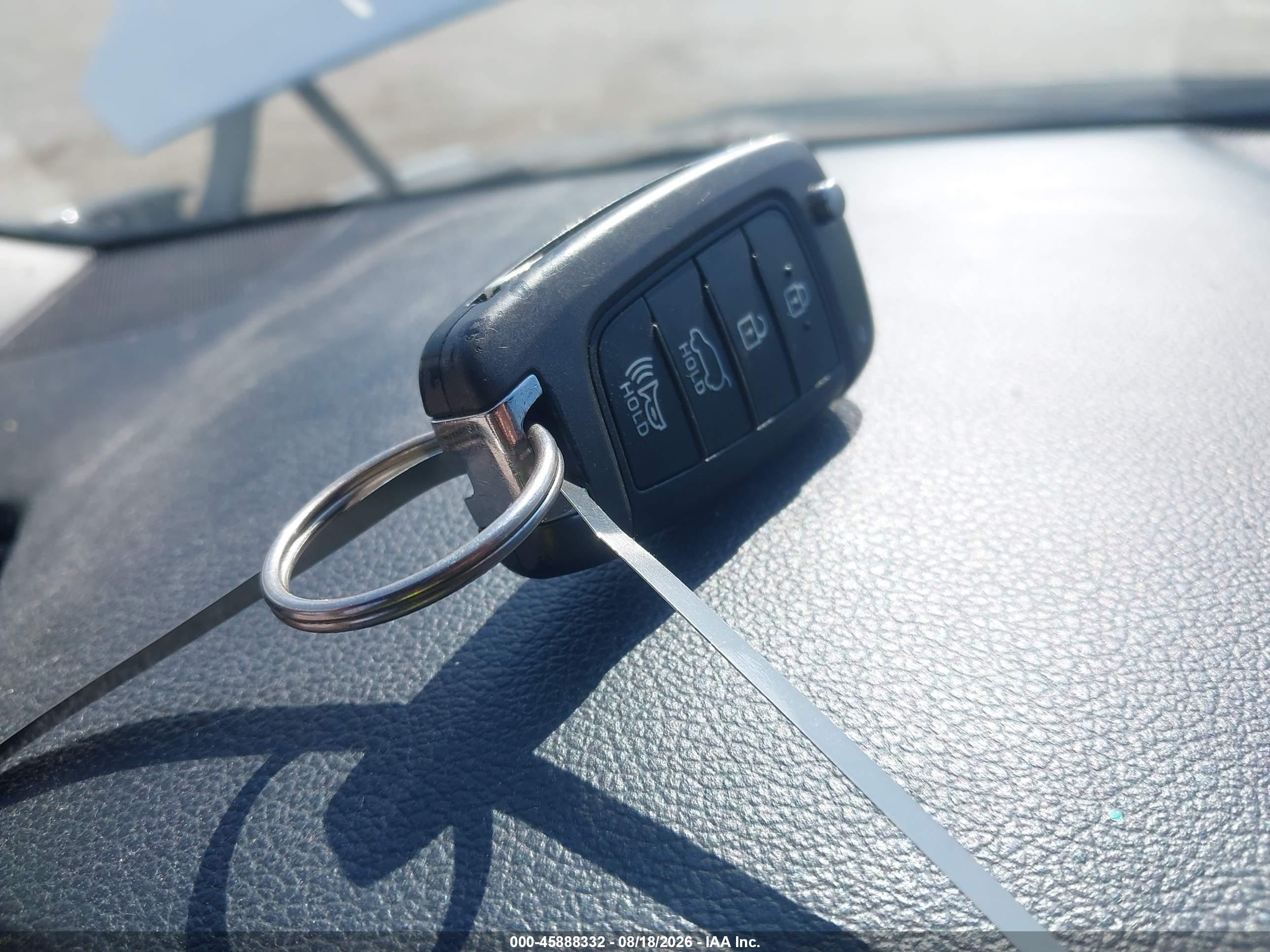 2019 HYUNDAI SANTA FE SE