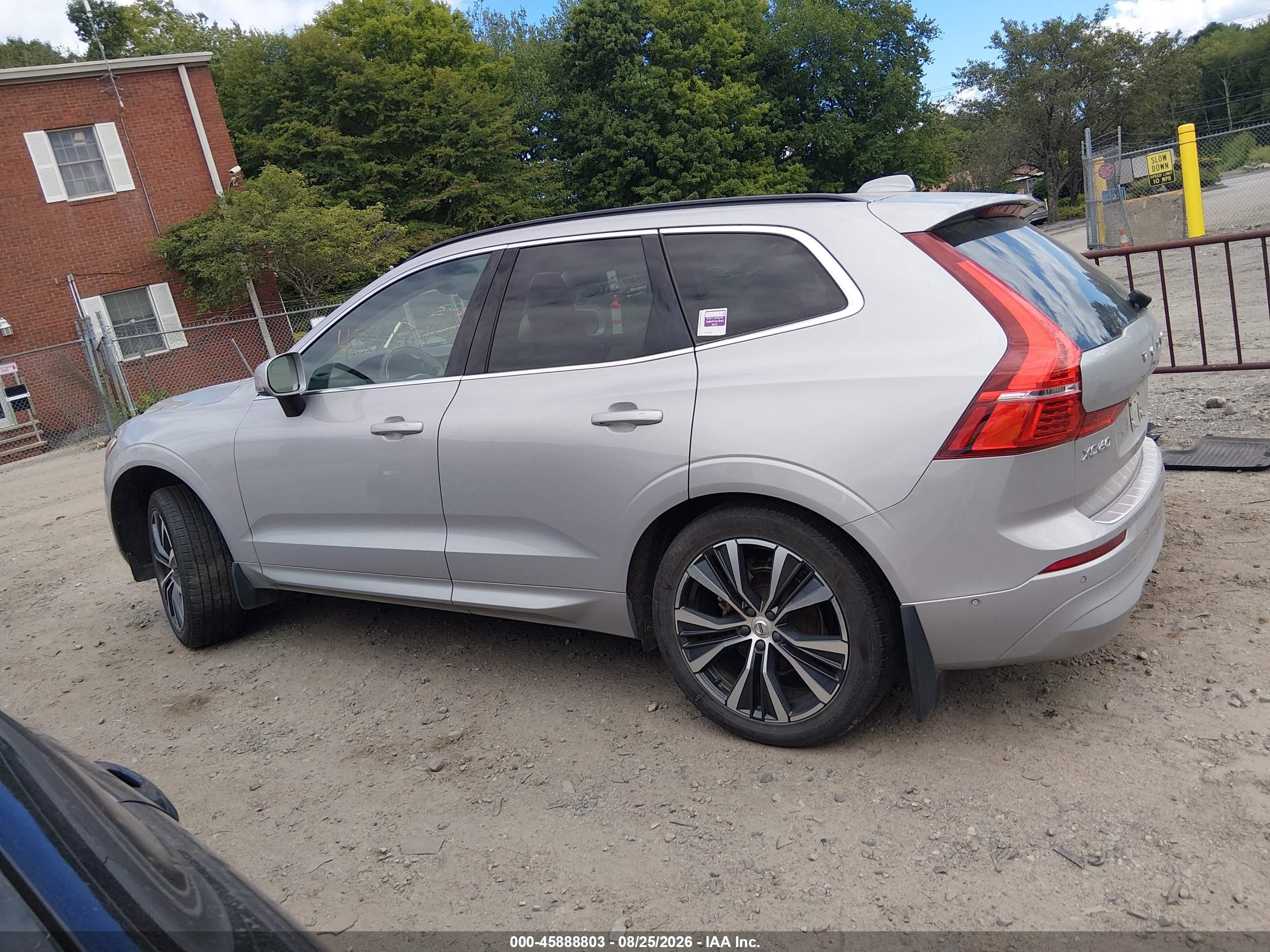 2022 VOLVO XC60 B5 MOMENTUM