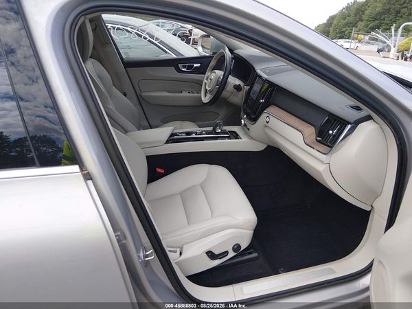 2022 VOLVO XC60 B5 MOMENTUM