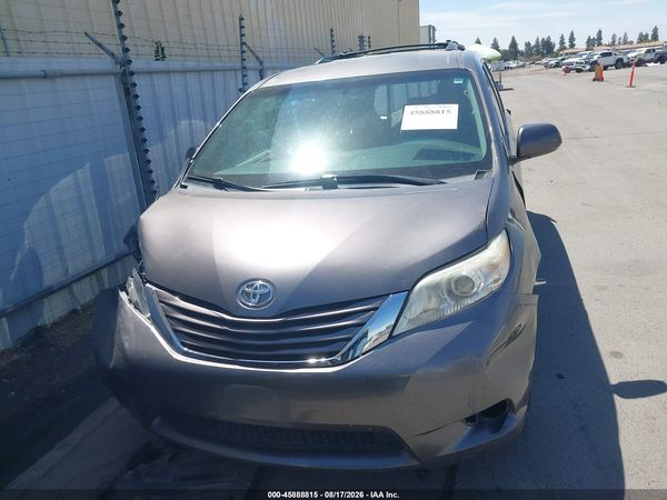 2015 TOYOTA SIENNA LE 8 PASSENGER