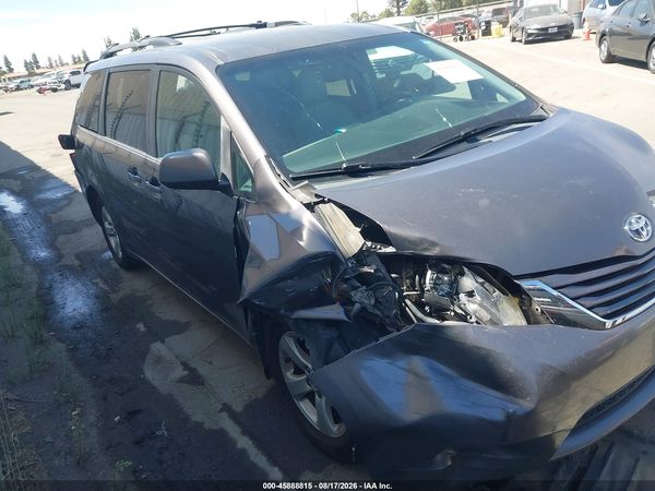 2015 TOYOTA SIENNA LE 8 PASSENGER