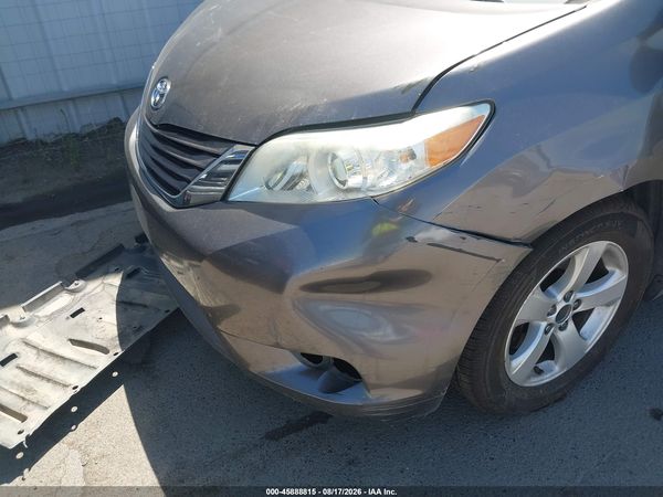 2015 TOYOTA SIENNA LE 8 PASSENGER