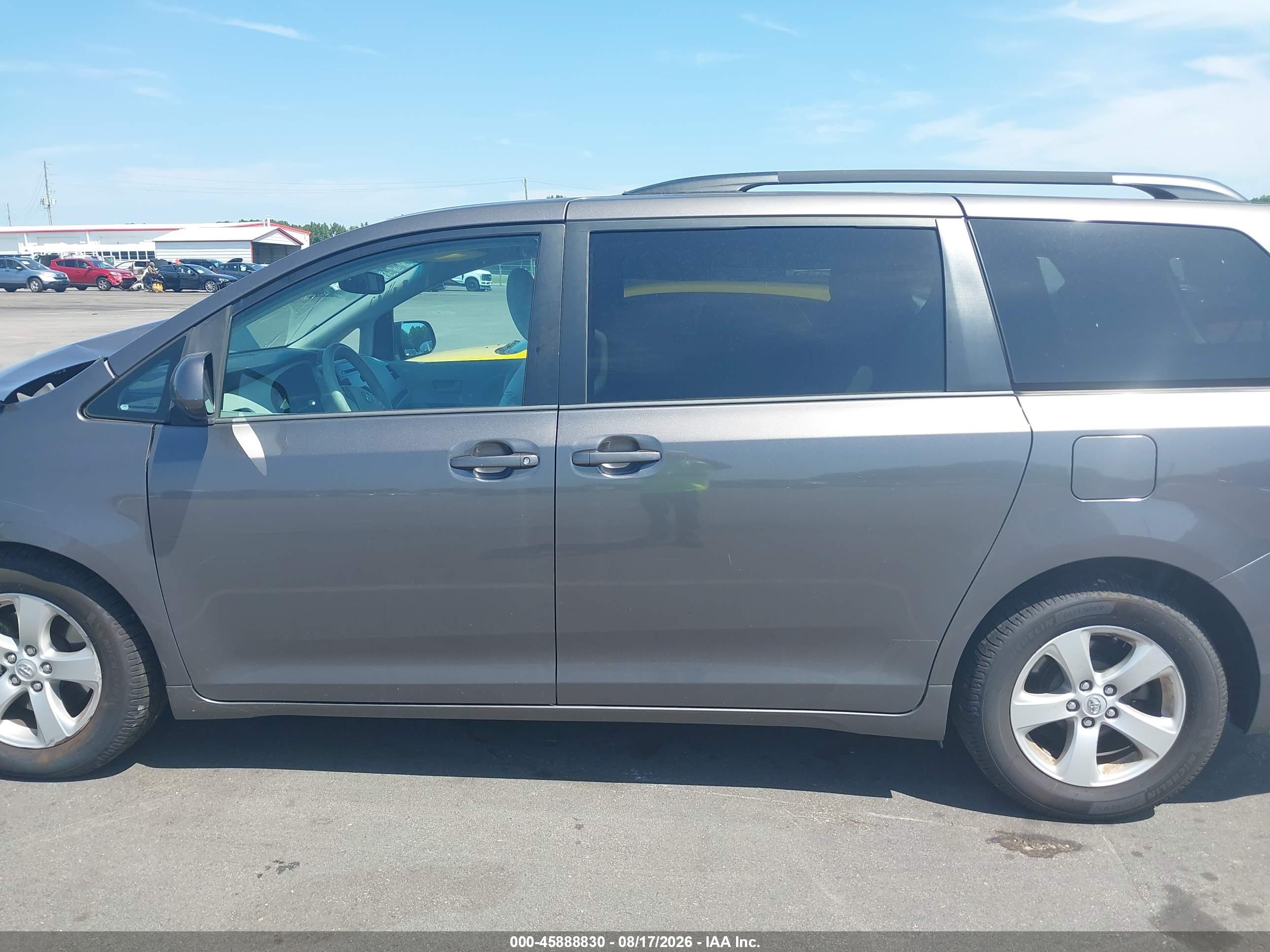 2013 TOYOTA SIENNA LE V6 8 PASSENGER