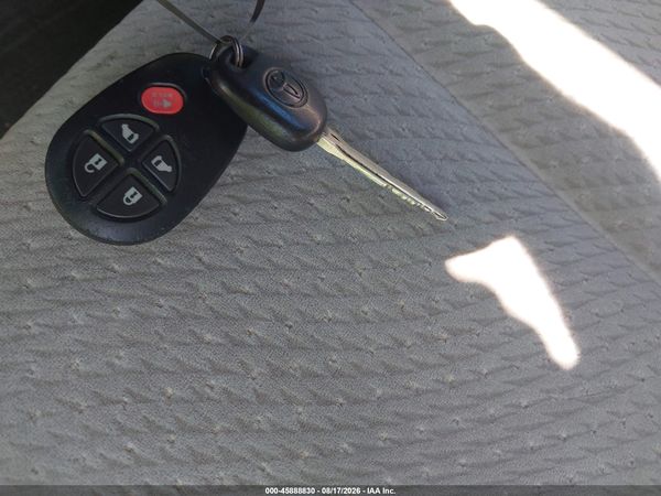 2013 TOYOTA SIENNA LE V6 8 PASSENGER