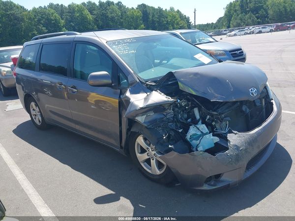 2013 TOYOTA SIENNA LE V6 8 PASSENGER