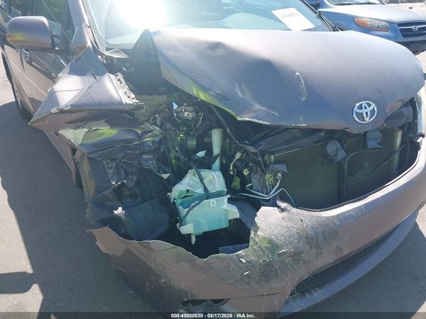 2013 TOYOTA SIENNA LE V6 8 PASSENGER