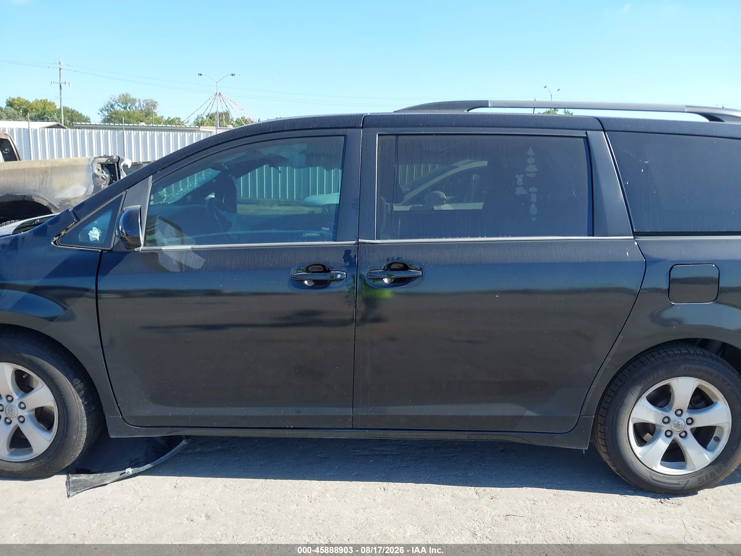2015 TOYOTA SIENNA LE 8 PASSENGER
