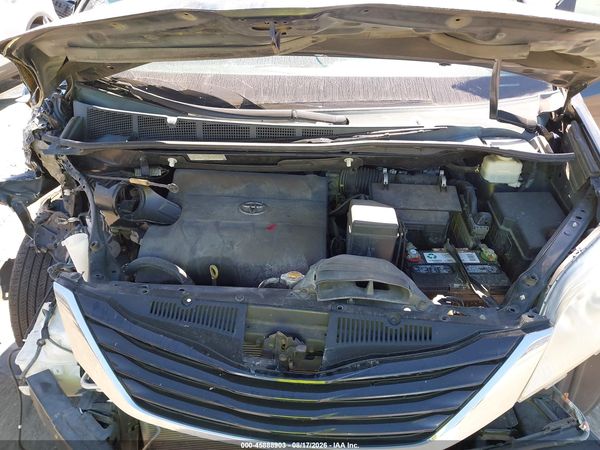 2015 TOYOTA SIENNA LE 8 PASSENGER