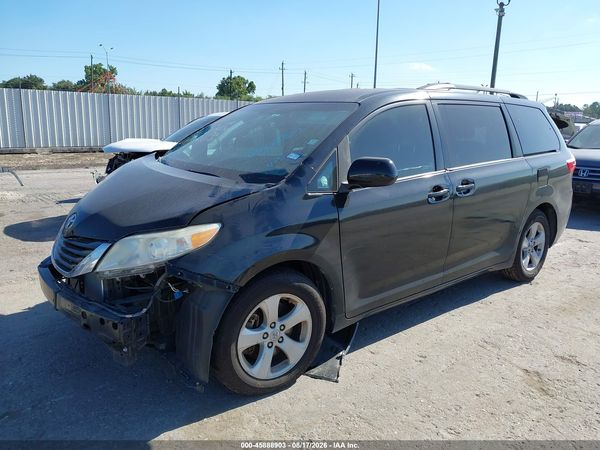 2015 TOYOTA SIENNA LE 8 PASSENGER