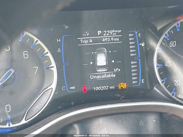 2022 CHRYSLER VOYAGER LX