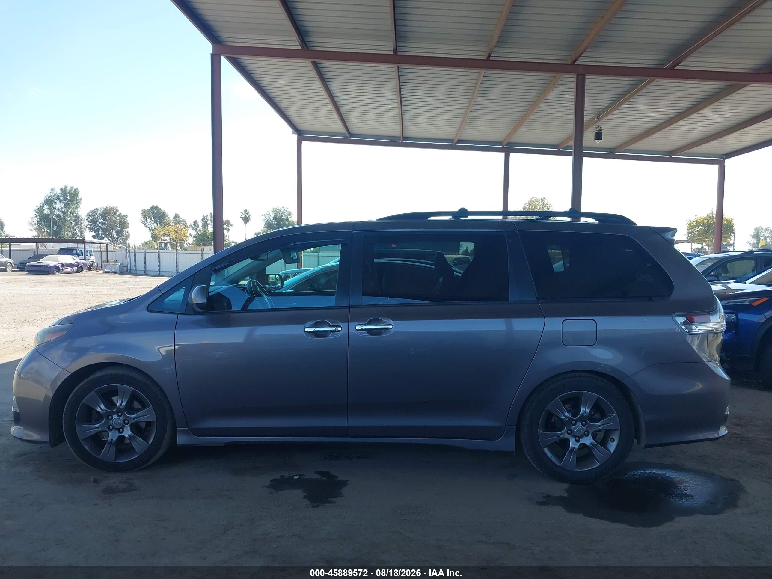2015 TOYOTA SIENNA SE 8 PASSENGER