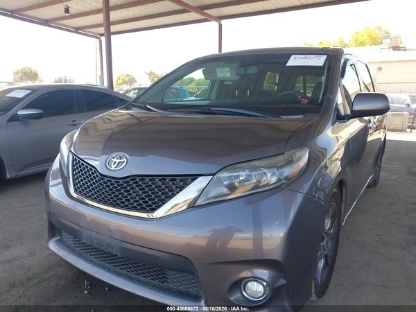 2015 TOYOTA SIENNA SE 8 PASSENGER