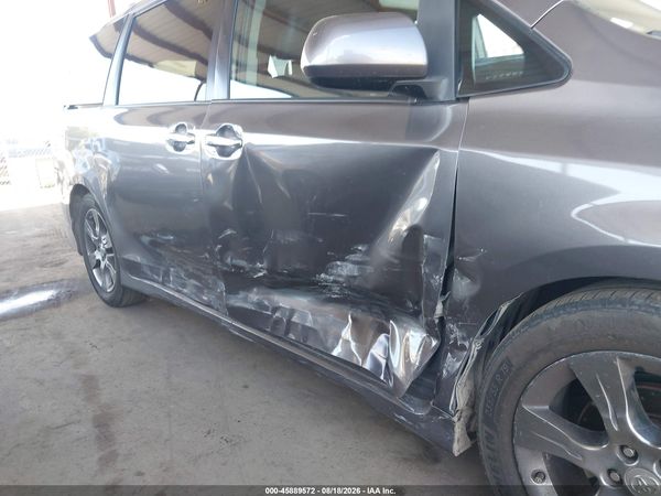 2015 TOYOTA SIENNA SE 8 PASSENGER