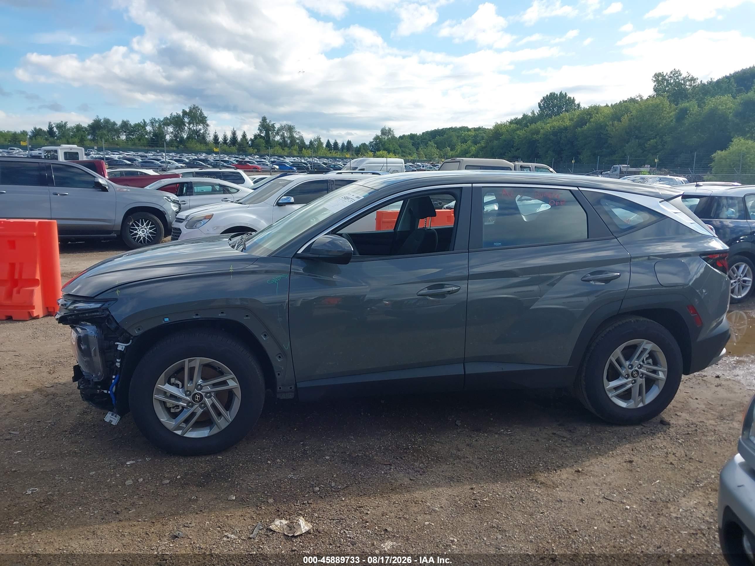2026 HYUNDAI TUCSON SE