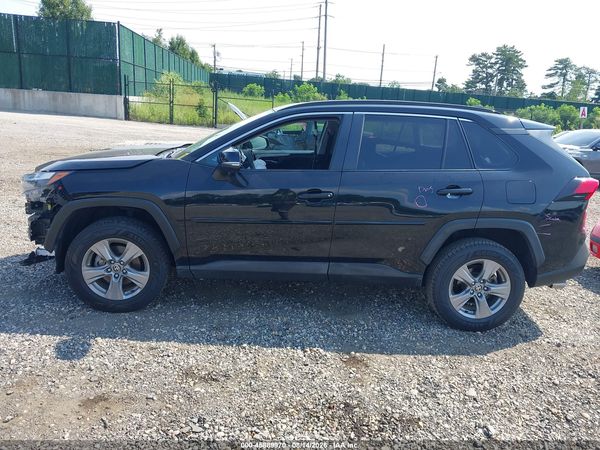 2022 TOYOTA RAV4 XLE