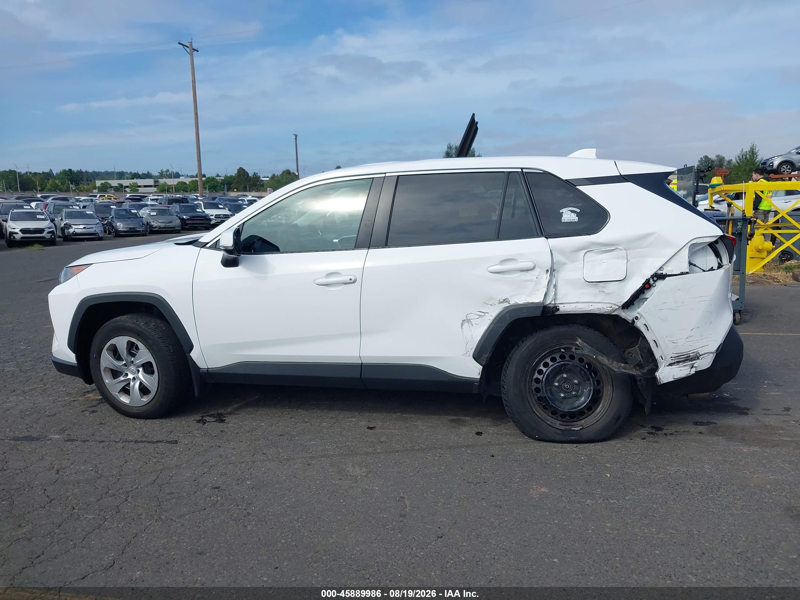 2022 TOYOTA RAV4 LE