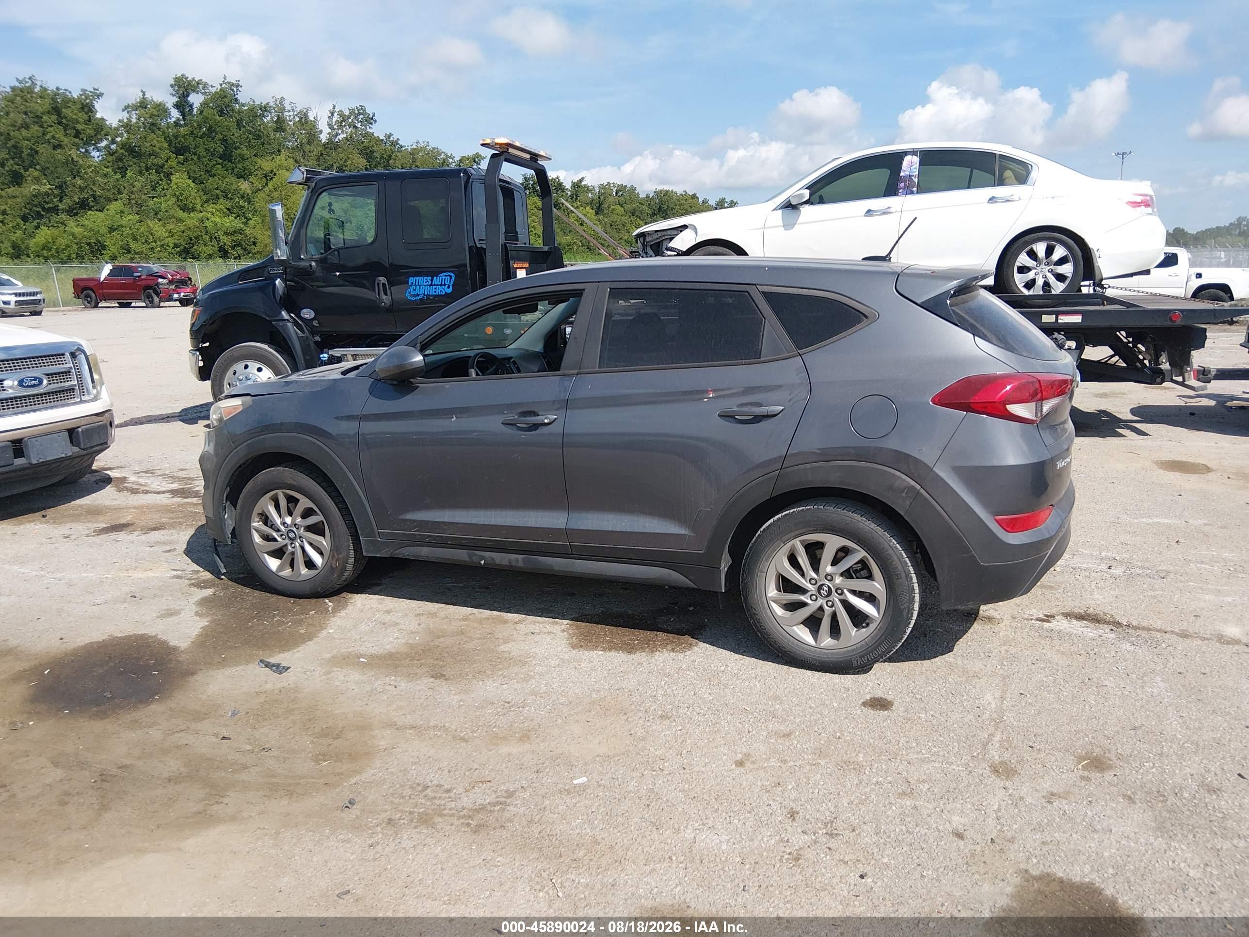 2017 HYUNDAI TUCSON SE