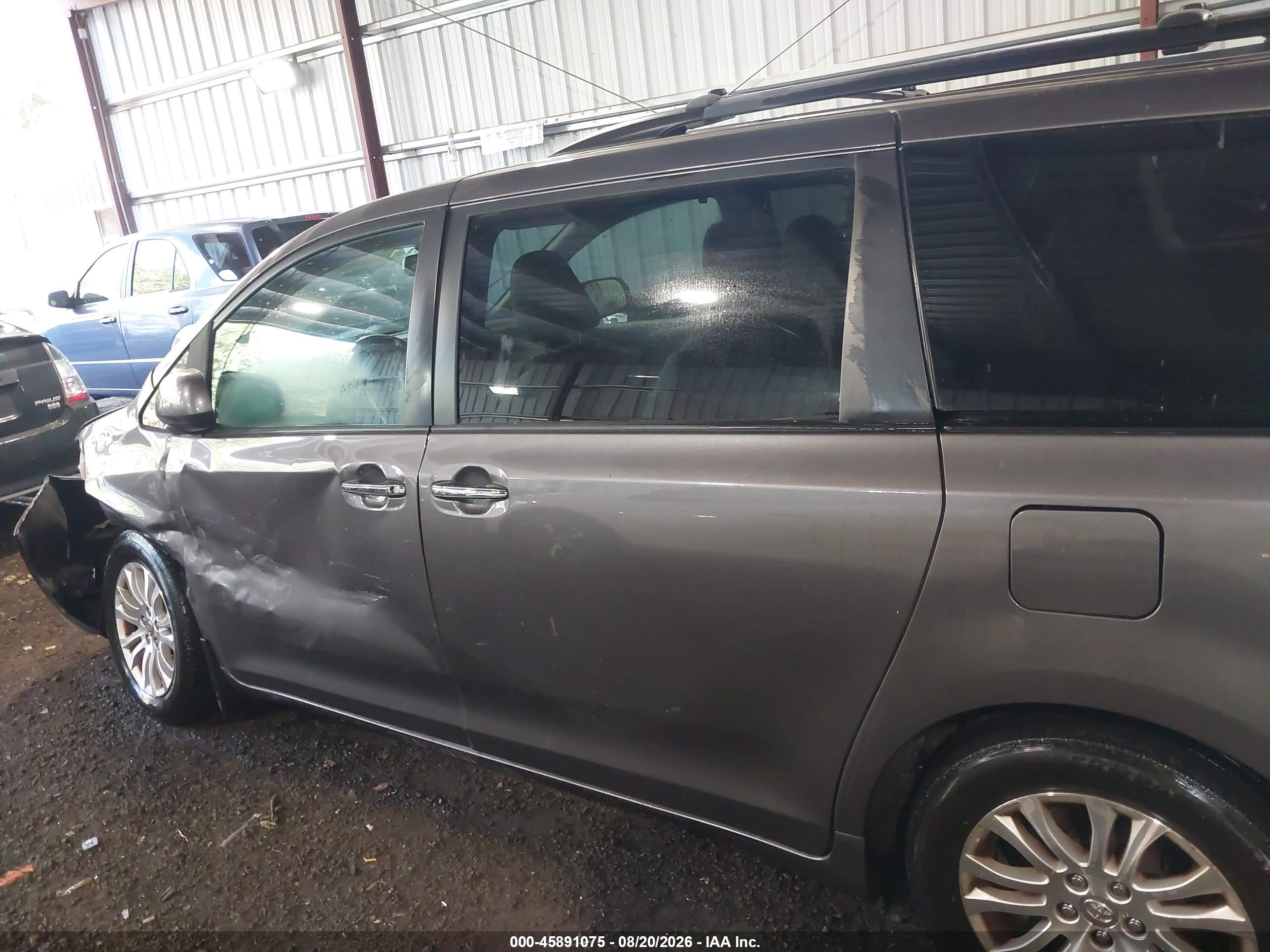 2017 TOYOTA SIENNA XLE 8 PASSENGER