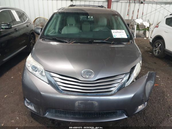 2017 TOYOTA SIENNA XLE 8 PASSENGER