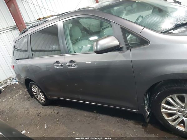2017 TOYOTA SIENNA XLE 8 PASSENGER