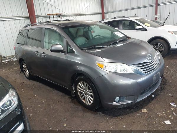 2017 TOYOTA SIENNA XLE 8 PASSENGER