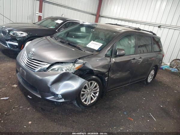2017 TOYOTA SIENNA XLE 8 PASSENGER