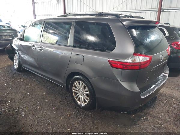 2017 TOYOTA SIENNA XLE 8 PASSENGER