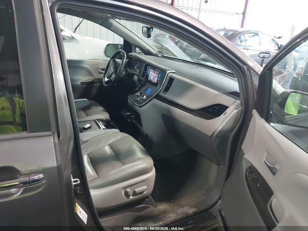 2017 TOYOTA SIENNA XLE 8 PASSENGER