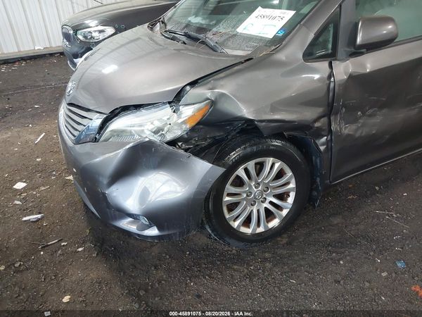 2017 TOYOTA SIENNA XLE 8 PASSENGER