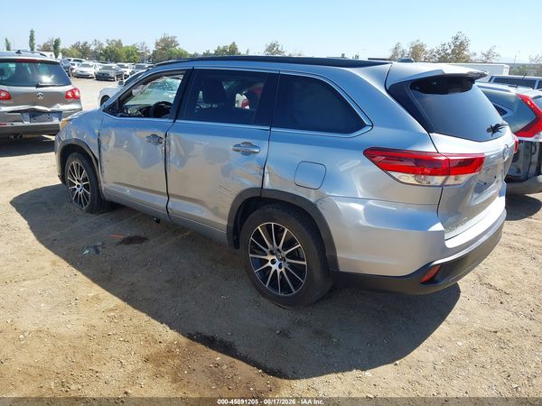 2018 TOYOTA HIGHLANDER SE — I3