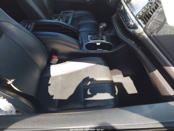 2018 TOYOTA HIGHLANDER SE — I5