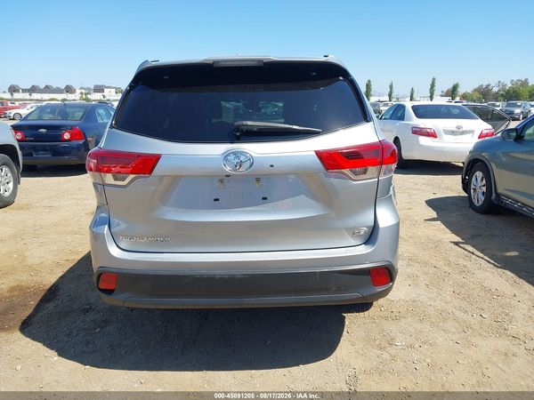 2018 TOYOTA HIGHLANDER SE — I119