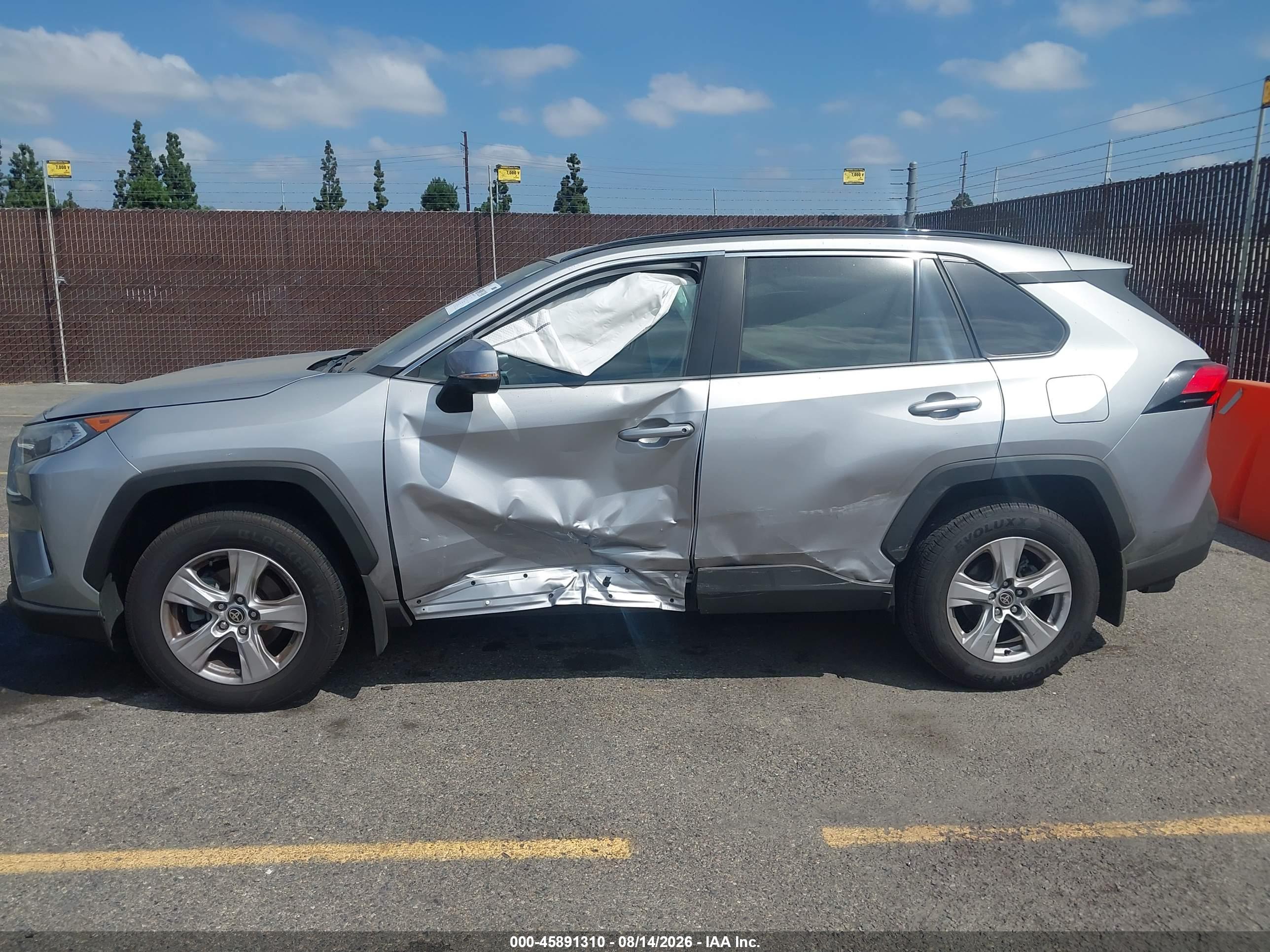 2021 TOYOTA RAV4 XLE