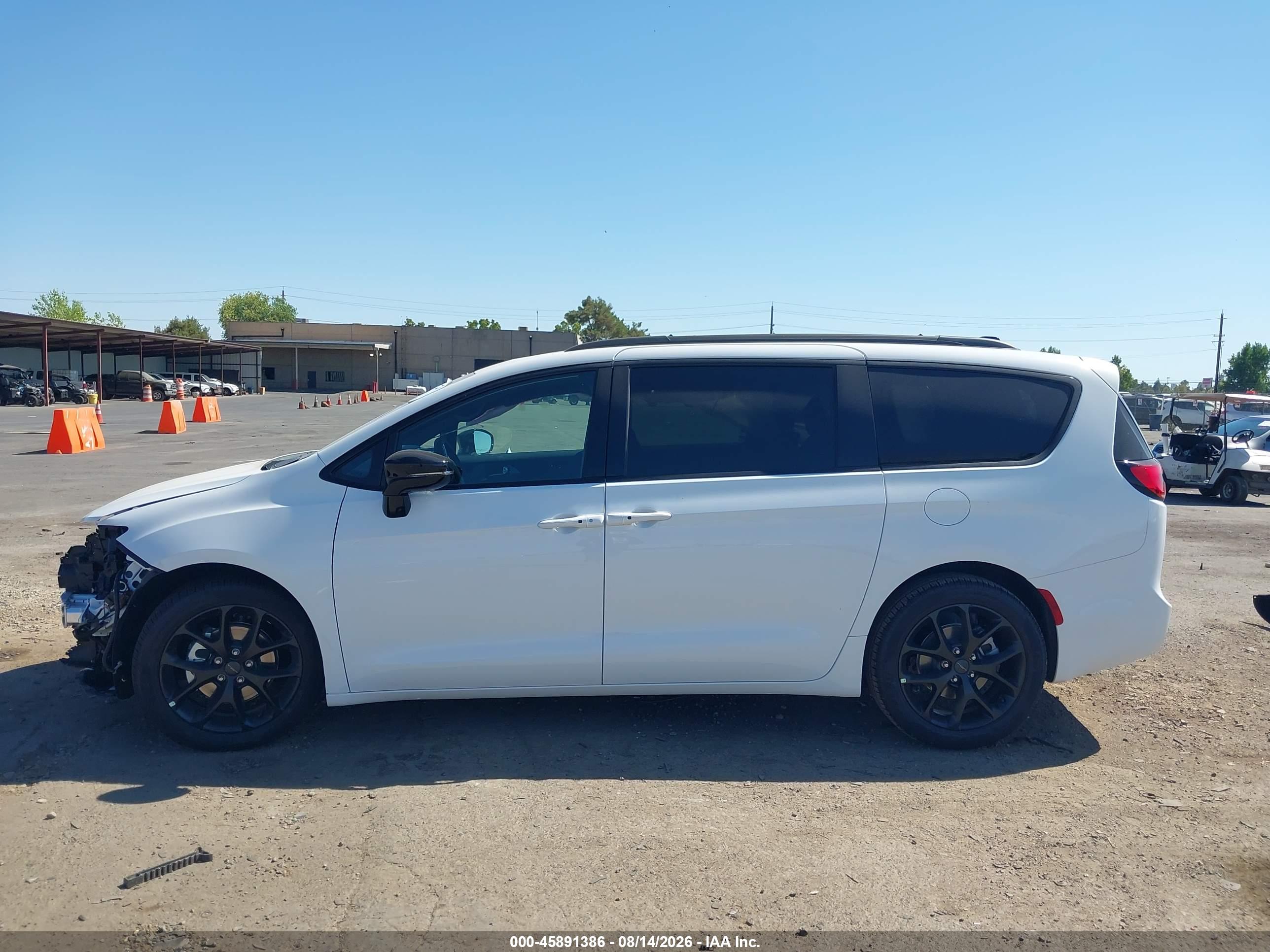 2027 CHRYSLER PACIFICA Limited