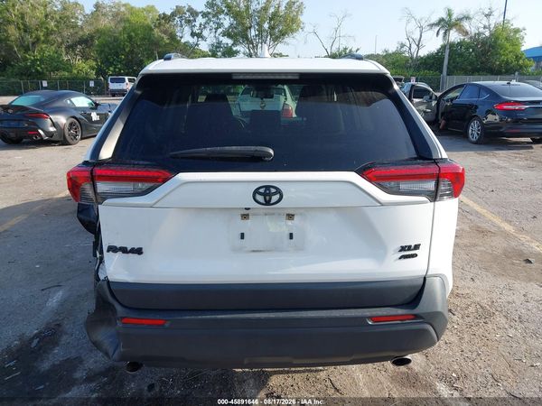2019 TOYOTA RAV4 XLE