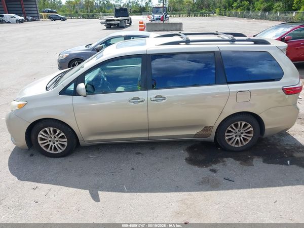 2016 TOYOTA SIENNA XLE PREMIUM 8 PASSENGER