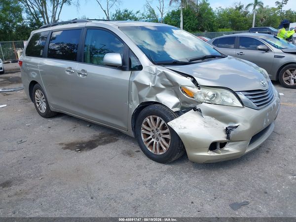 2016 TOYOTA SIENNA XLE PREMIUM 8 PASSENGER
