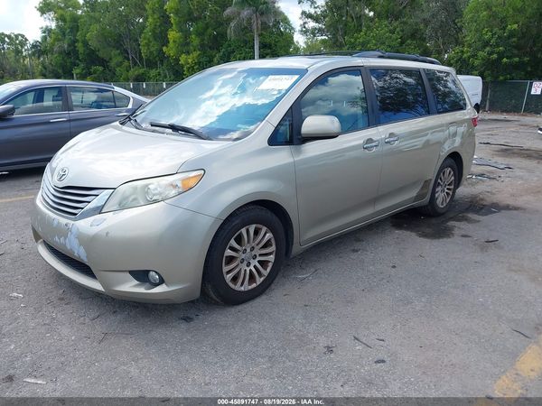2016 TOYOTA SIENNA XLE PREMIUM 8 PASSENGER