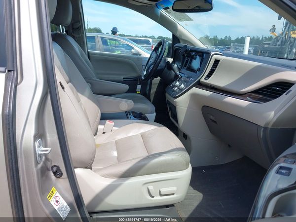 2016 TOYOTA SIENNA XLE PREMIUM 8 PASSENGER