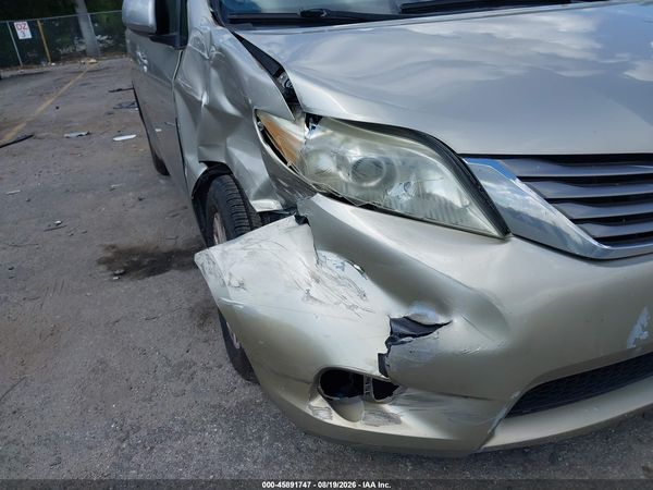 2016 TOYOTA SIENNA XLE PREMIUM 8 PASSENGER