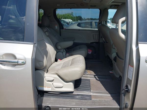 2016 TOYOTA SIENNA XLE PREMIUM 8 PASSENGER